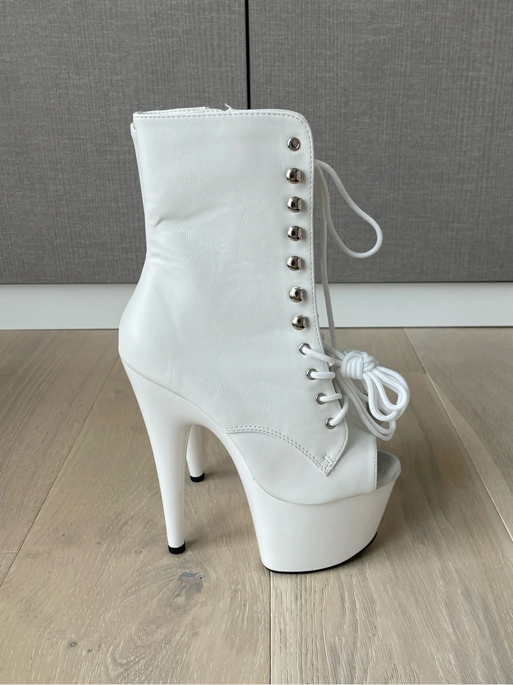 Pleaser | Adore-1021